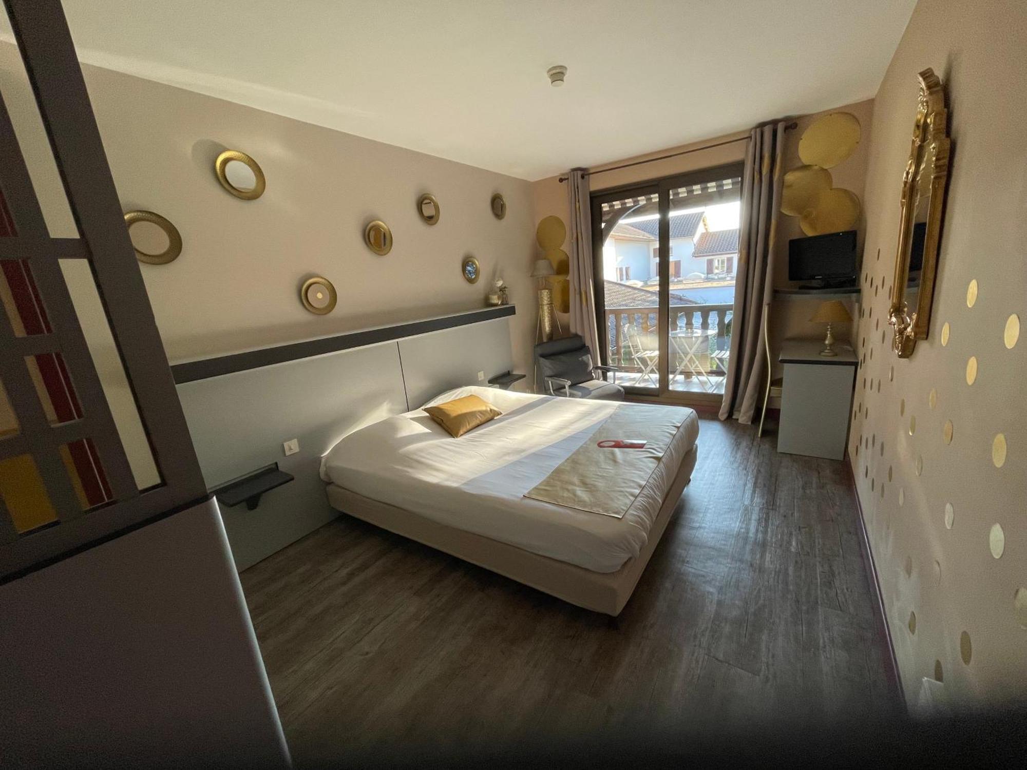 Hotel Restaurant Le Chanel Villieu Ngoại thất bức ảnh
